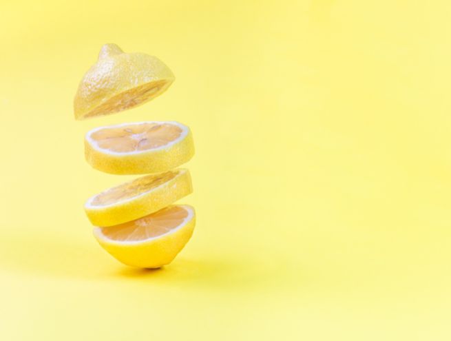  a lemon cut into slices