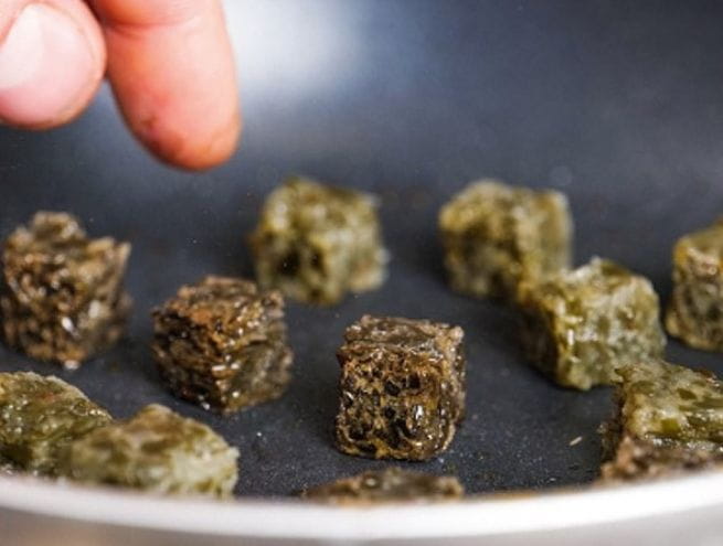 Seaweed cube for cooking
